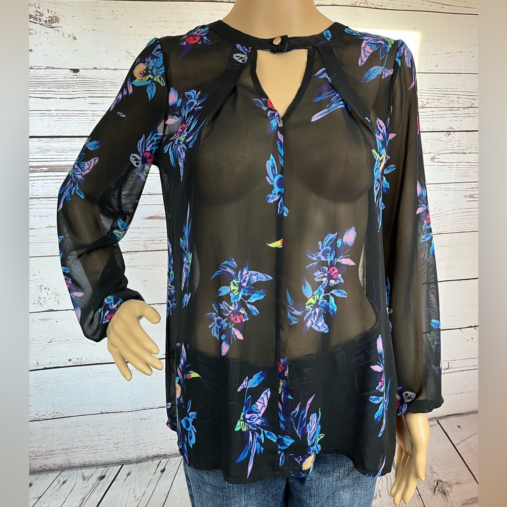 Womens Casual Sheer Floral Printed
Long Sleeve Chiffon Blouse!